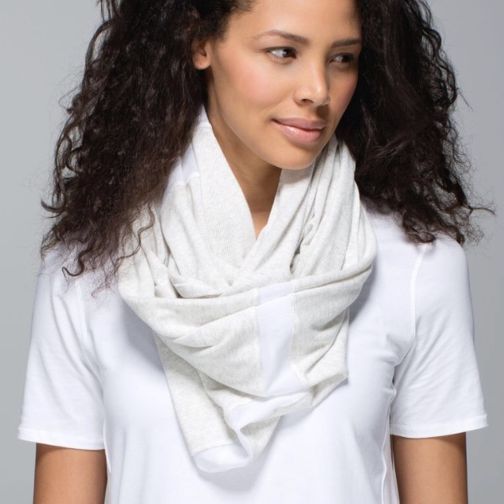 EUC lululemon Sun Salutation Circle Scarf white